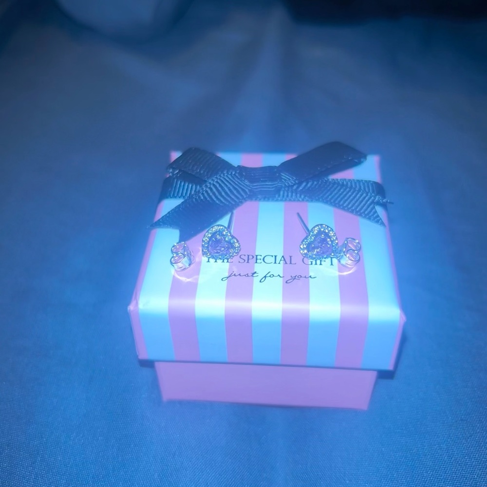 NEW Elegant Pink Heart Stud Earrings